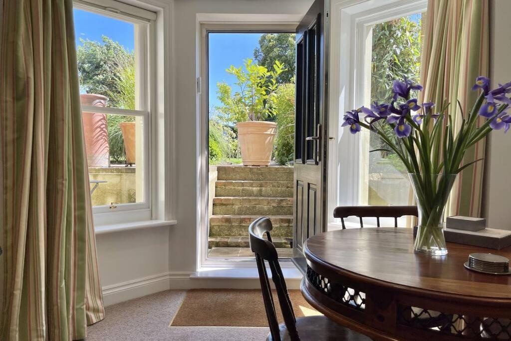 Lavender Apartment - Spacious Apartment Close To The Beach Deal Luaran gambar