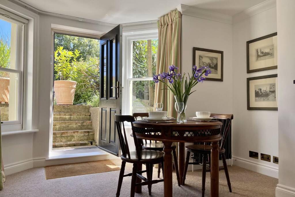 Lavender Apartment - Spacious Apartment Close To The Beach Deal Luaran gambar