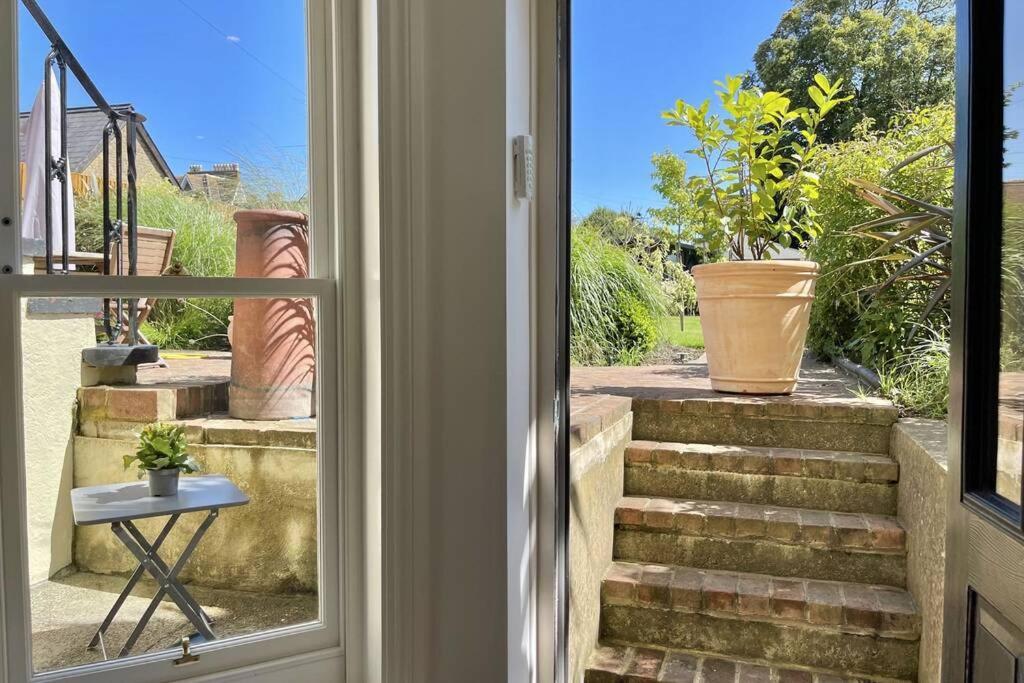 Lavender Apartment - Spacious Apartment Close To The Beach Deal Luaran gambar